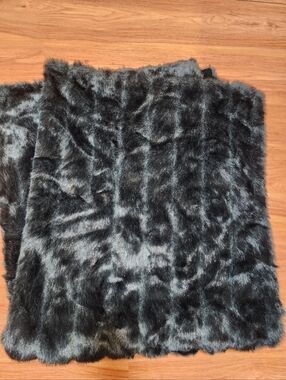 Plush Faux Fur Blanket - Dark Grean